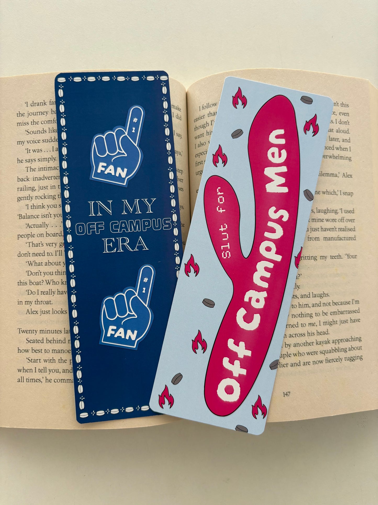 Òff Campus Men bookmark, Òff Campus Era bookmark
