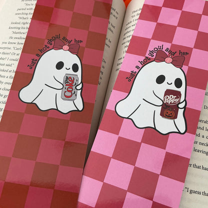 Hot ghoul and her Dìet còke bookmark, Hot ghoul and her Dr Pèppér bookmark